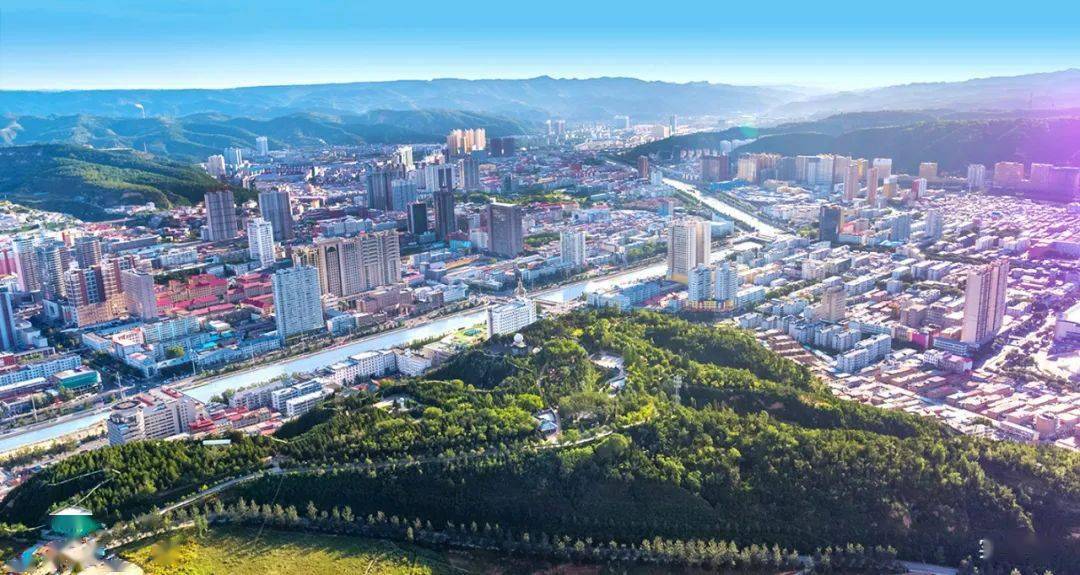 吕梁暖阳下的时光漫步